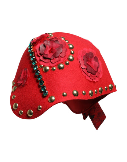 Sombrero adornado con broche de rosas doradas con cristales rojos de Dolce & Gabbana