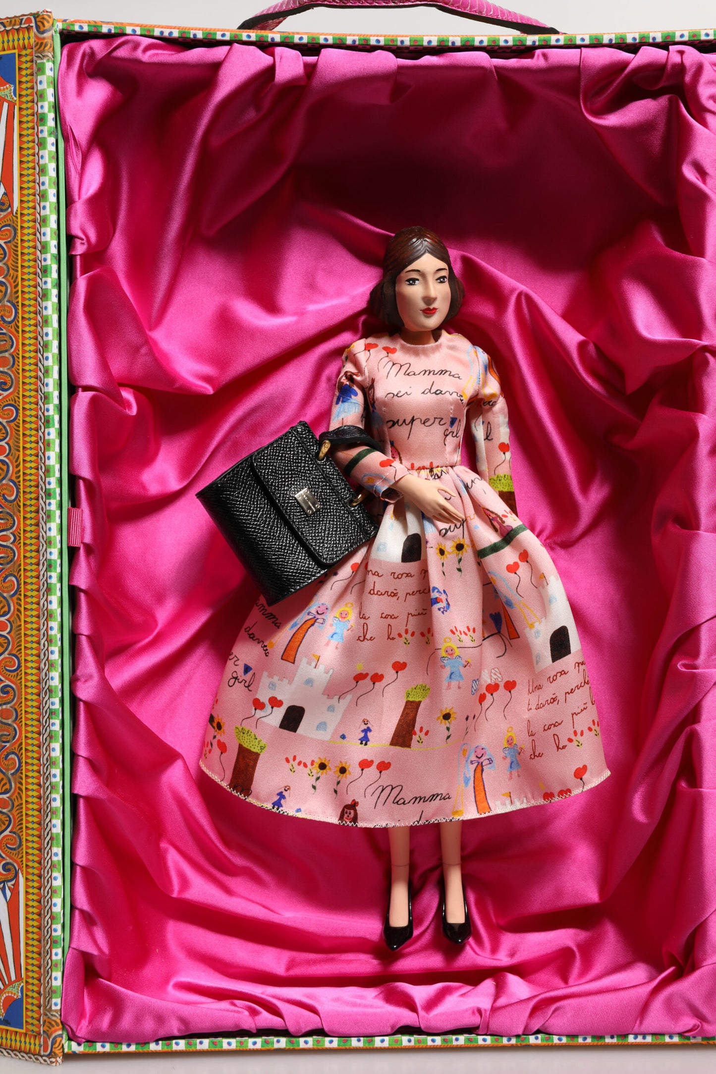 Dolce & Gabbana Robe Rose Céramique Porcelaine Mode Cuir Sicile Poupées