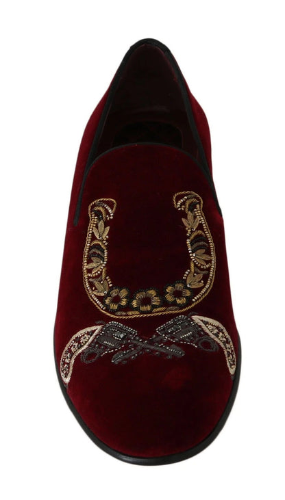 Mocassins Dolce & Gabbana en Velours Bordeaux Ornés d'un Fer à Cheval