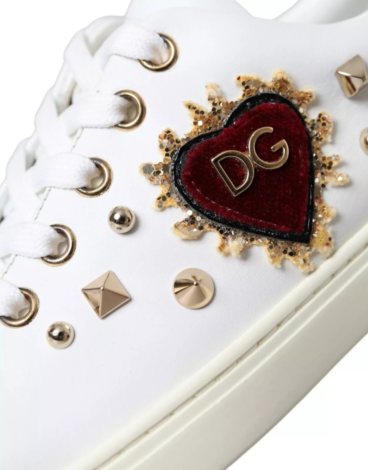 Chaussures Baskets Dolce & Gabbana en Cuir Blanc avec Cœur Rouge Doré