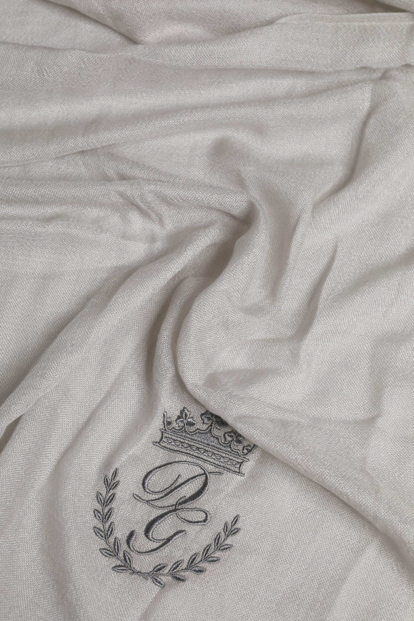 Écharpe, châle ou tour de cou Dolce & Gabbana gris avec couronne DG