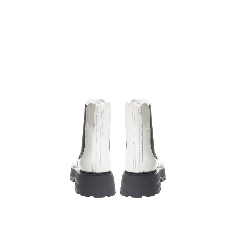 Botines Chelsea de cuero blanco y negro de Alexander McQueen