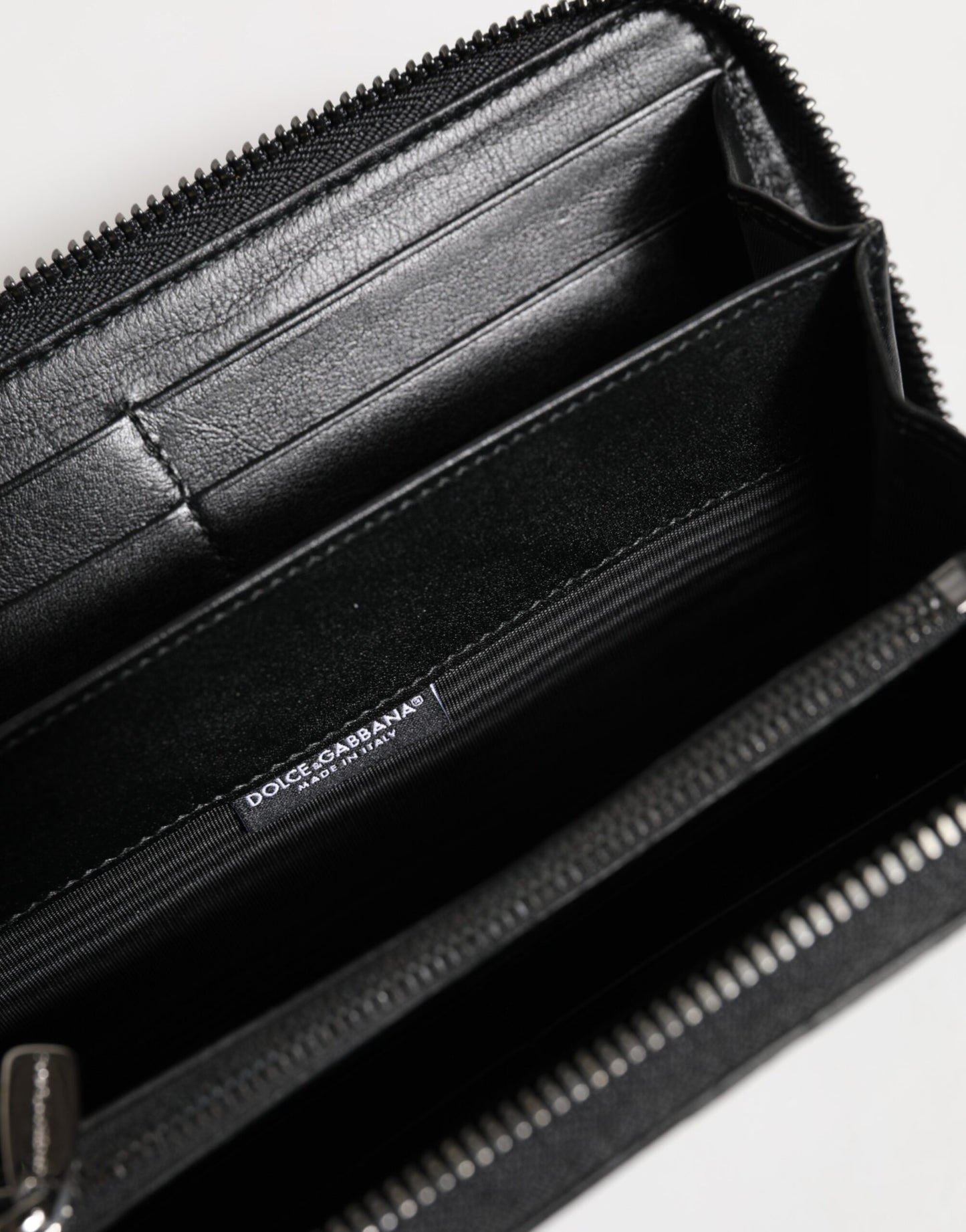 Portefeuille Continental zippé Dolce & Gabbana en cuir noir avec plaque logo