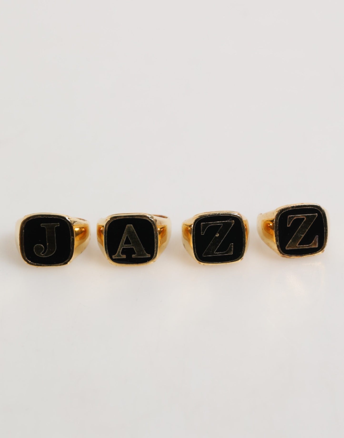 Bague Ajustable Dolce & Gabbana en Laiton Doré, Sertie de 4 Lettres JAZZ