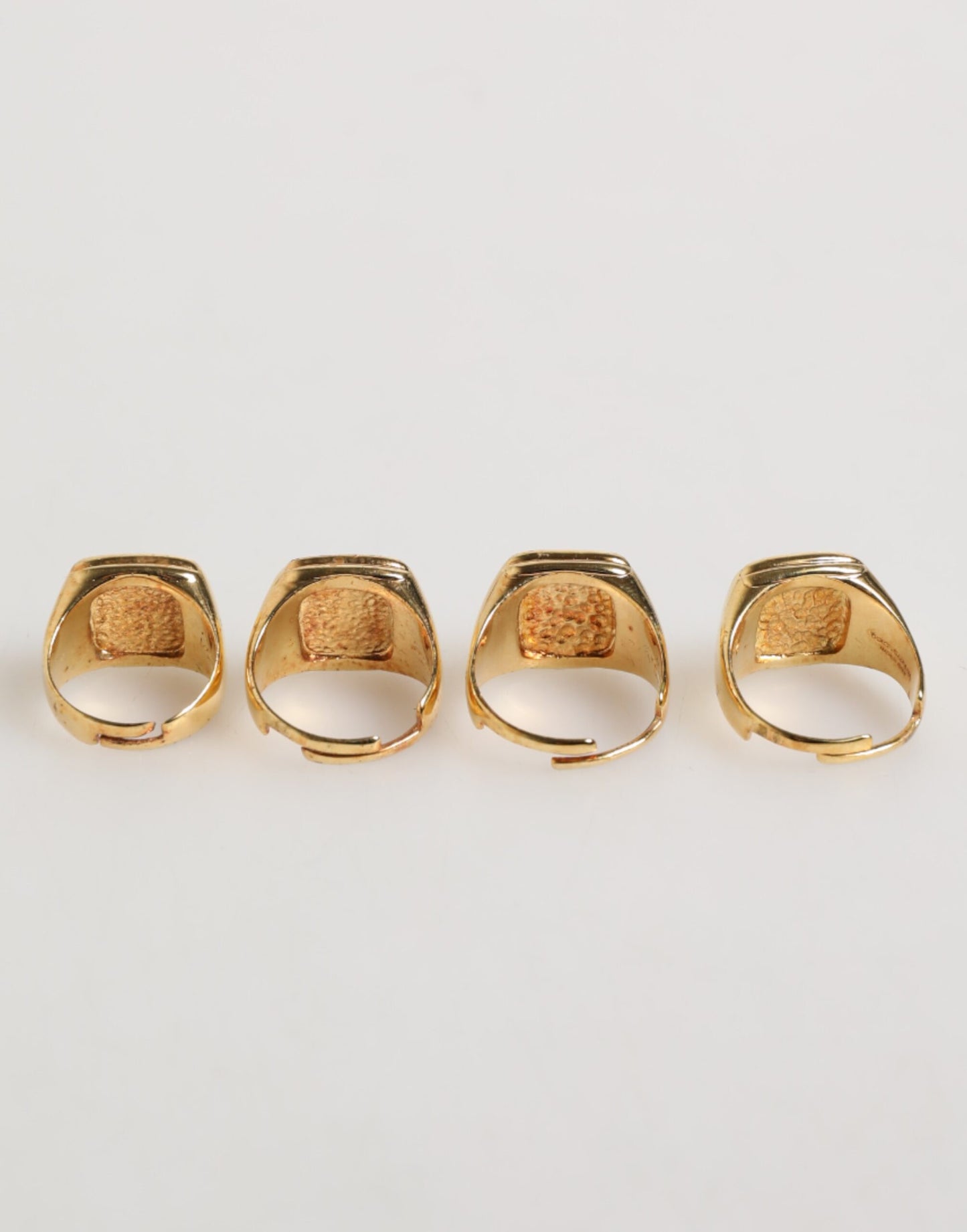 Bague Ajustable Dolce & Gabbana en Laiton Doré, Sertie de 4 Lettres JAZZ