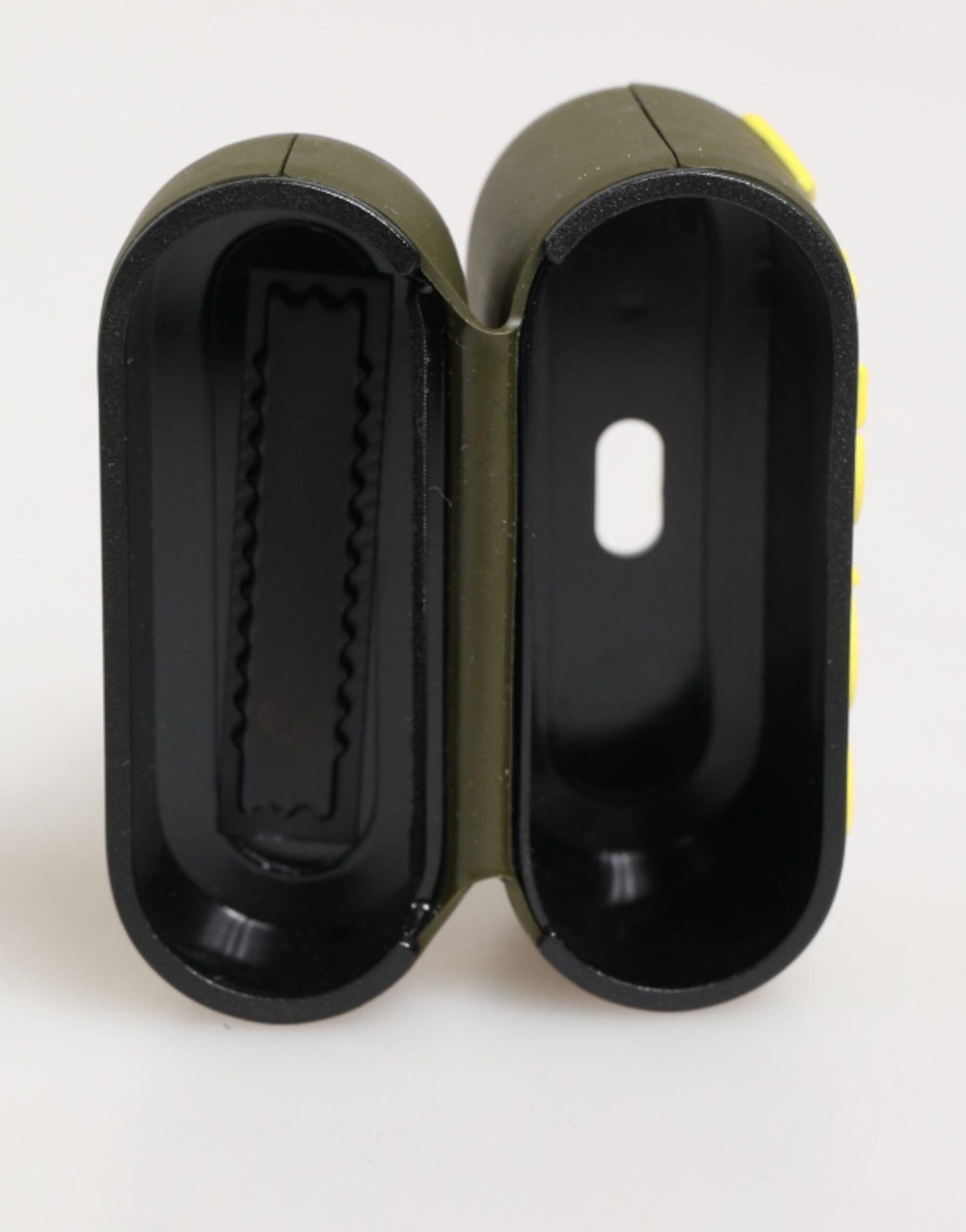 Étui Airpods Dolce & Gabbana vert militaire en caoutchouc avec logo en relief