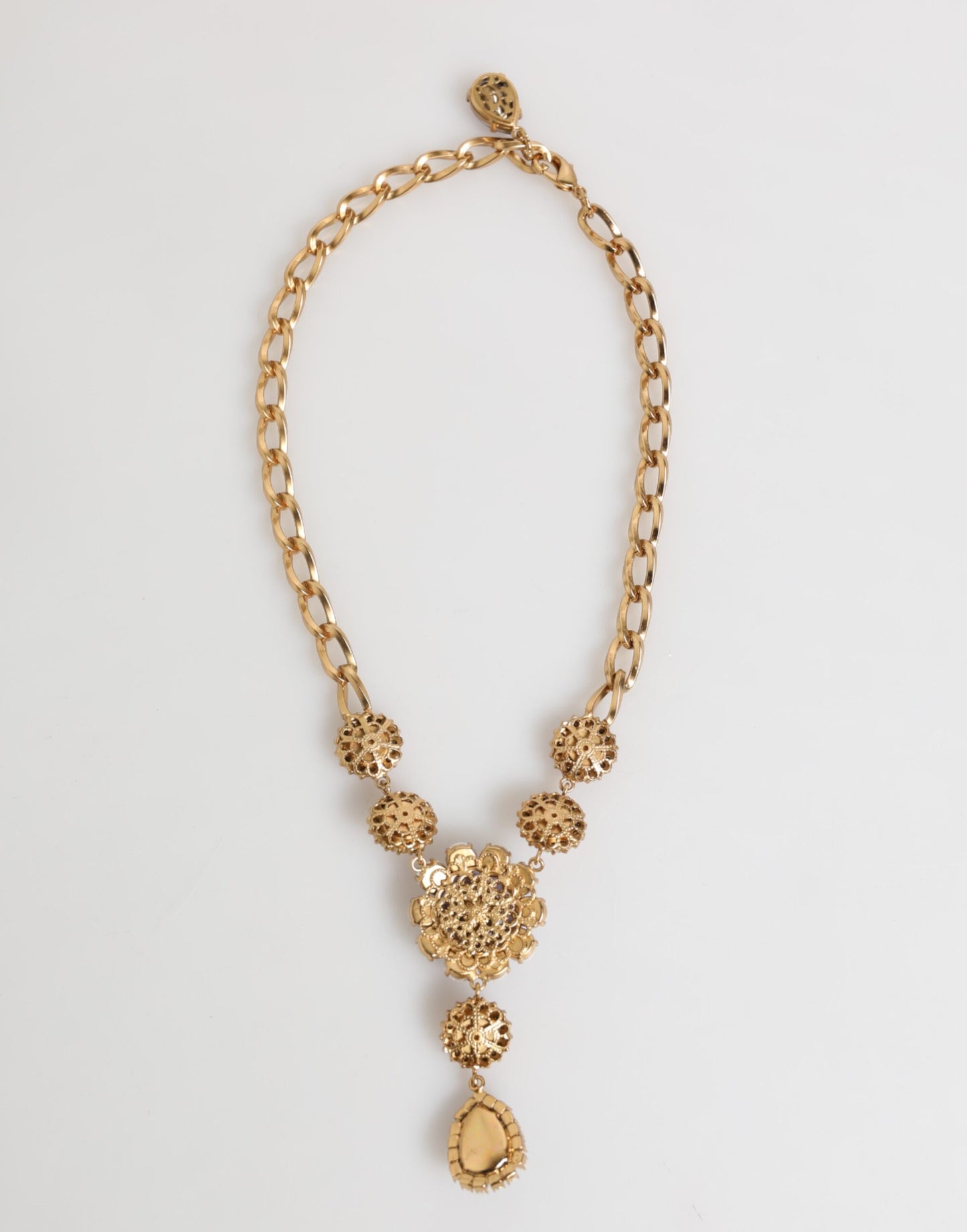 Collar con colgante floral morado de latón dorado, cristal y perlas de Dolce & Gabbana