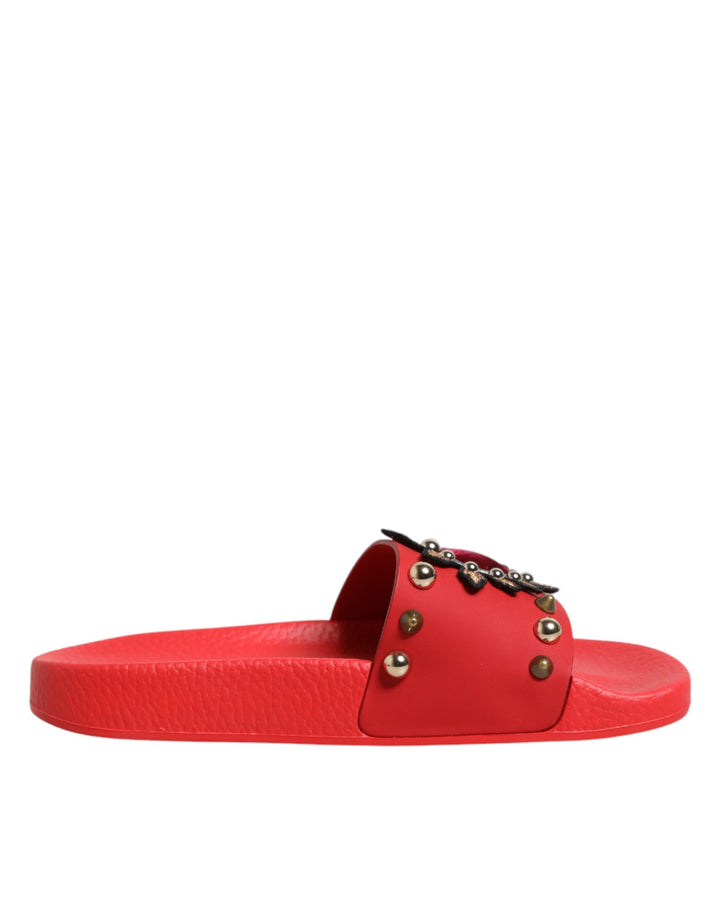 Zapatillas playeras Dolce & Gabbana con remaches de corazón sagrado rojos