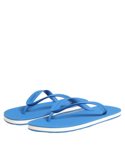 Zapatillas planas de playa con logo azul y blanco de Dolce & Gabbana