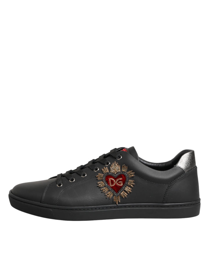 Zapatillas Dolce & Gabbana de cuero negro adornadas con corazones