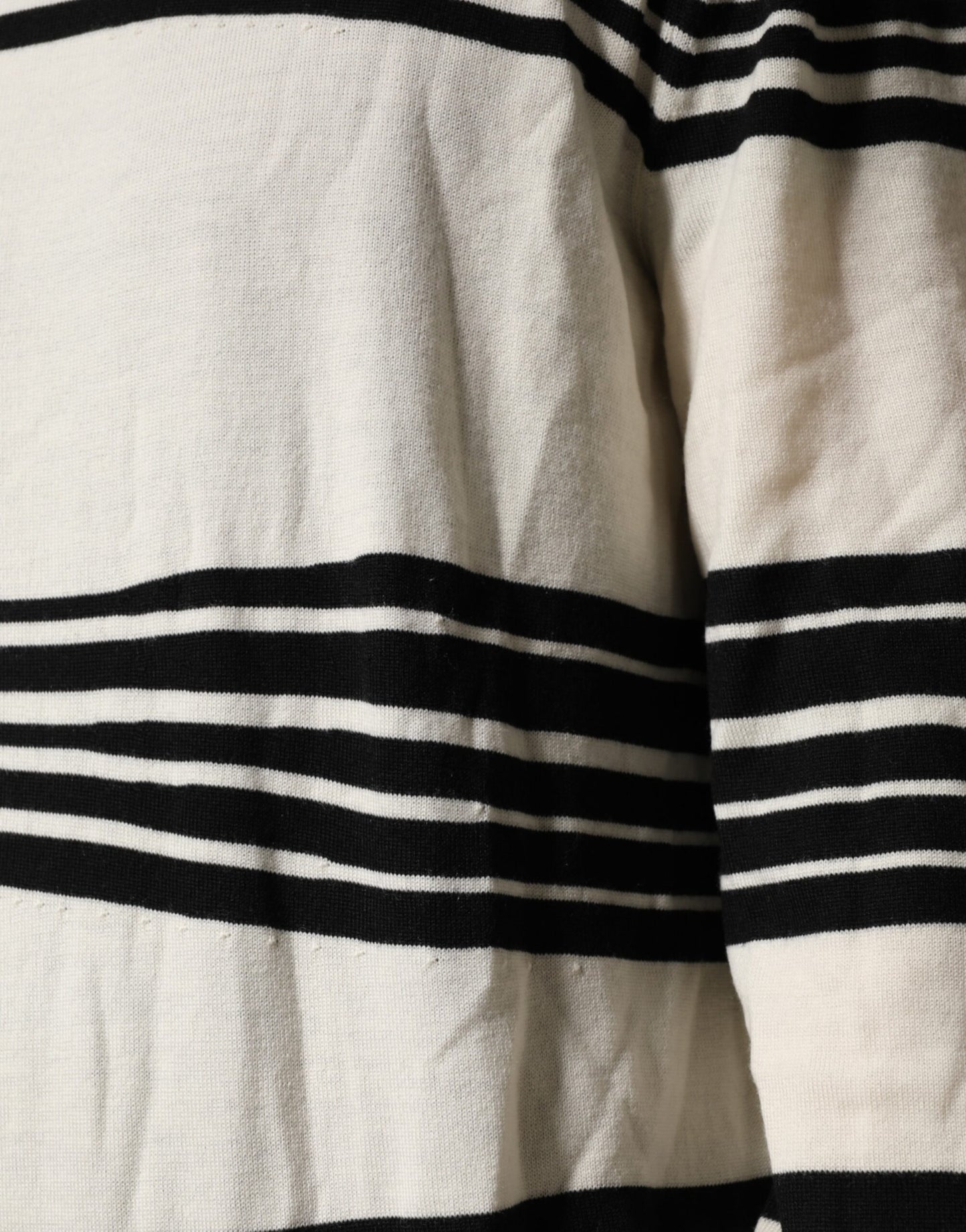 Suéter Dolce & Gabbana de rayas blancas y negras con cuello redondo